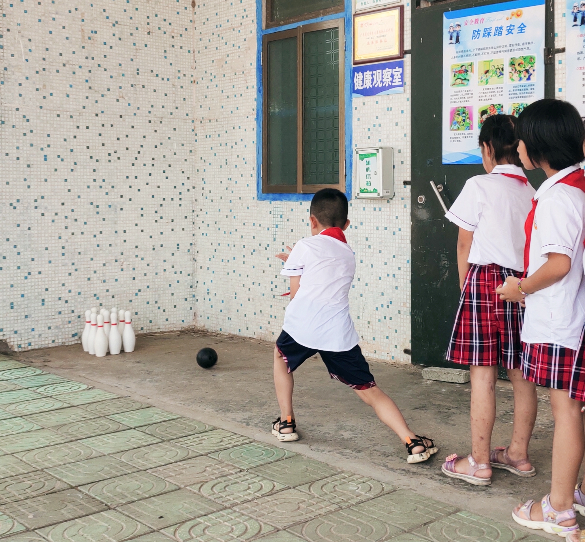時(shí)間：2021年5月31日；地點(diǎn)：分界小學(xué)；主辦單位：團(tuán)縣委；活動(dòng)主題：遂溪縣2021年“慶六一 講安全”鄉(xiāng)村小學(xué)校園安全自護(hù)教育游園活動(dòng)4.jpg