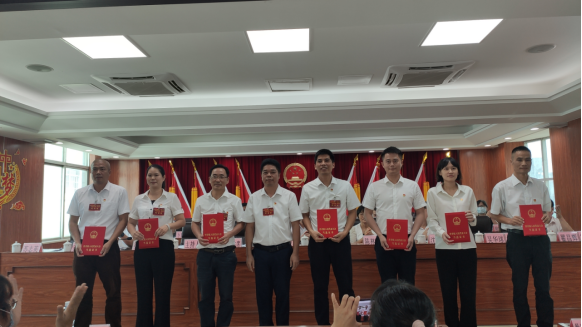 洋青鎮(zhèn)第十八屆人民代表大會(huì)第一次會(huì)議勝利召開(kāi)（報(bào)道1422.png