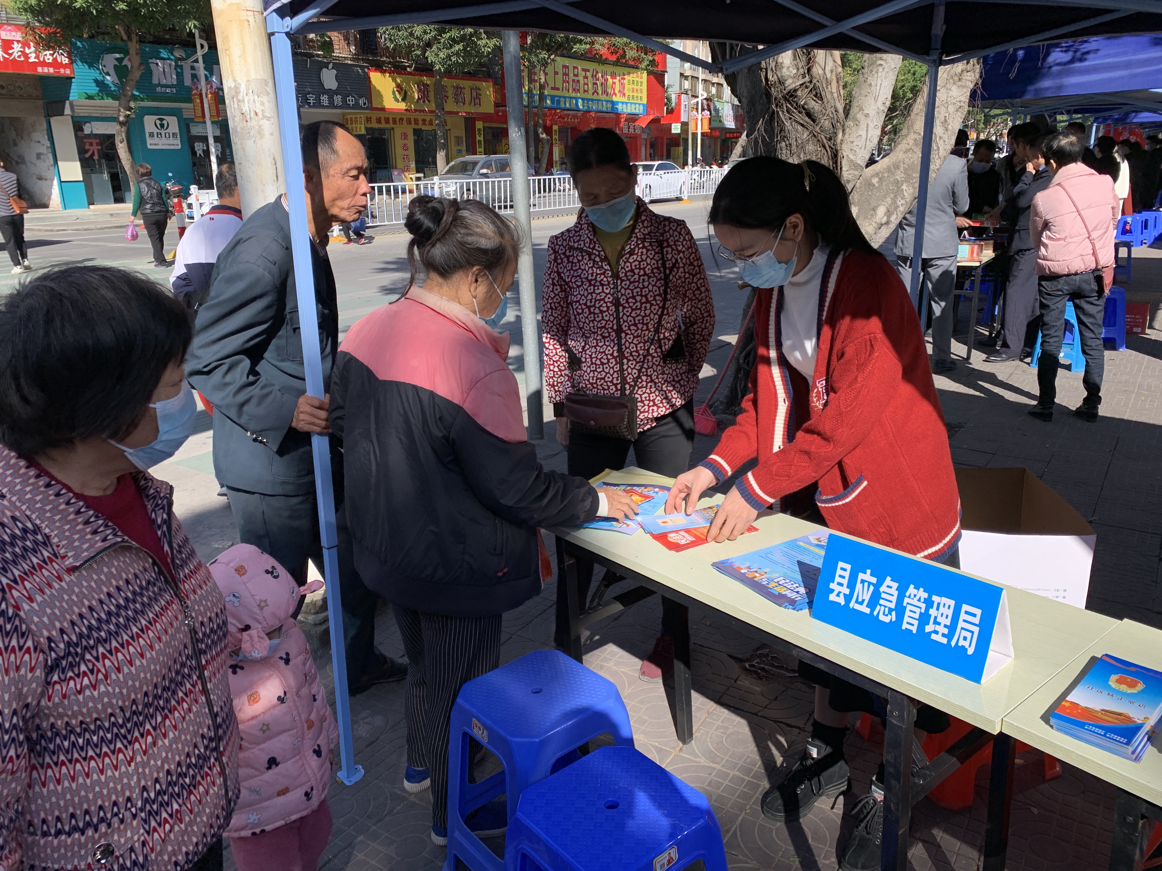 弘揚憲法精神 建設法治遂溪3.png