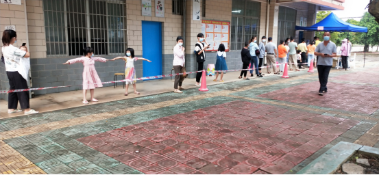 守土盡責勇?lián)? 核酸一線踐初心777.png