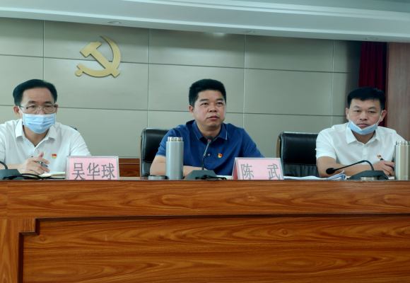 洋青鎮(zhèn)學(xué)習(xí)貫徹廣東省十三次黨代會精神465.png