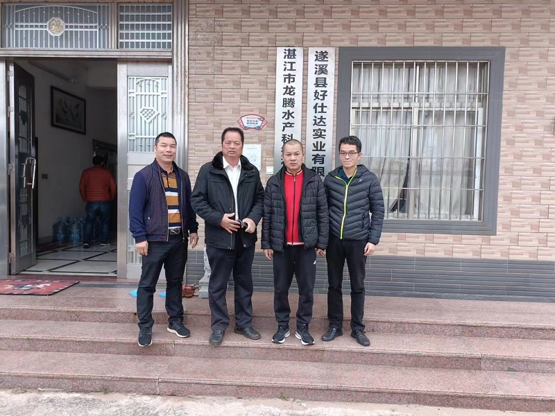 4 鎮(zhèn)領導與好仕達董事長黃利國親切交談，了解企業(yè)需求.jpg