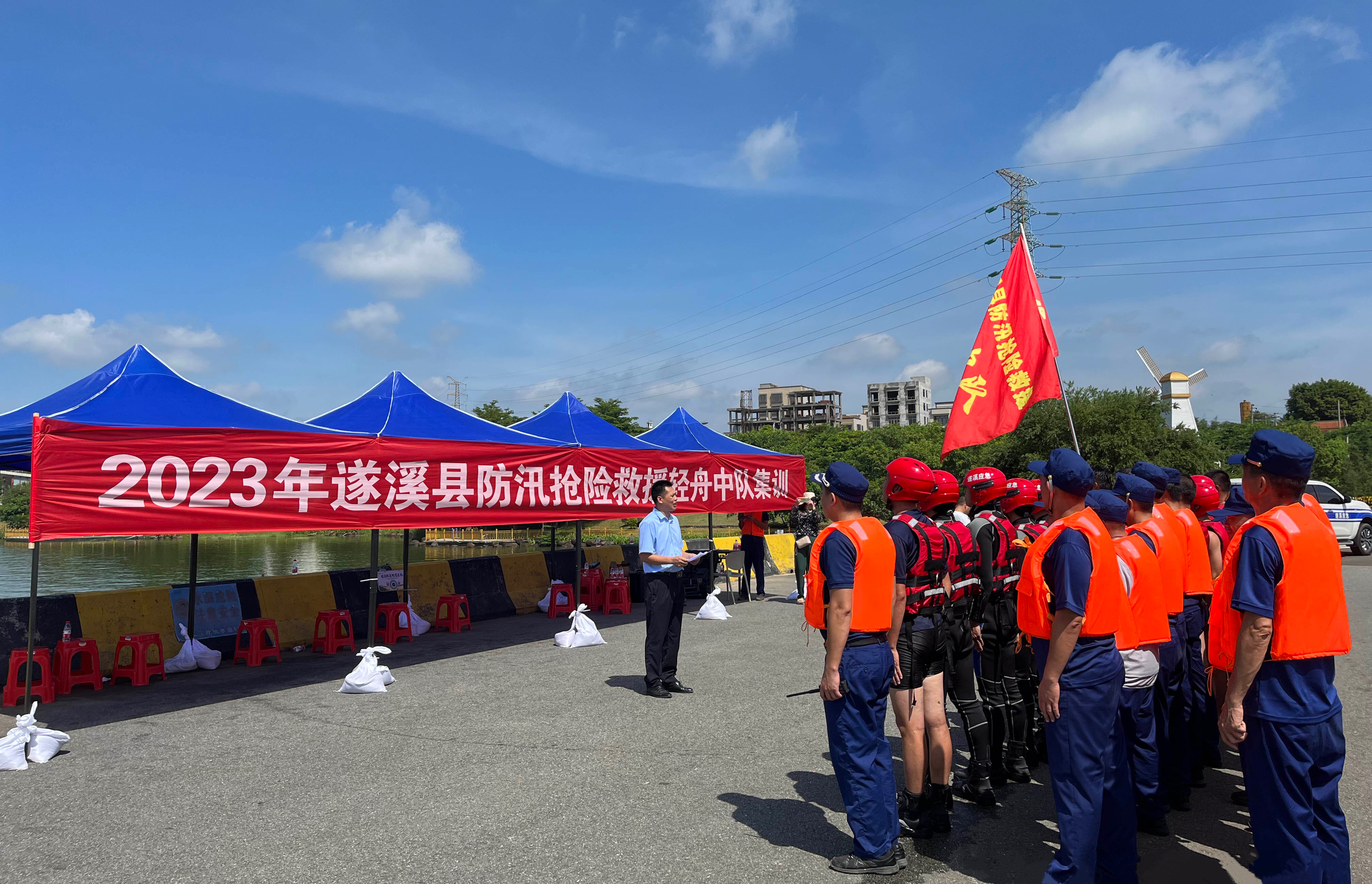 以練為戰(zhàn) 以戰(zhàn)提能遂溪縣開展2023年防汛搶險救援輕舟中隊集訓演練3.png