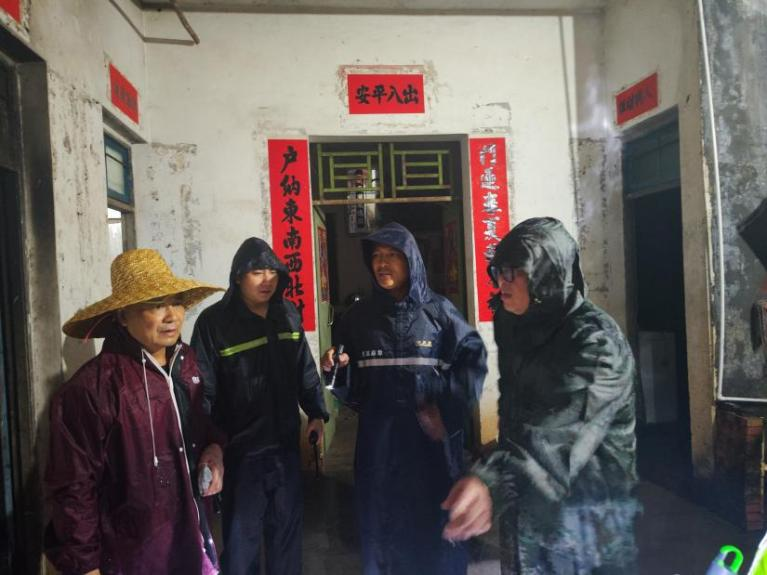 遂溪縣委副書記、縣長劉劍率隊高效處置2.png