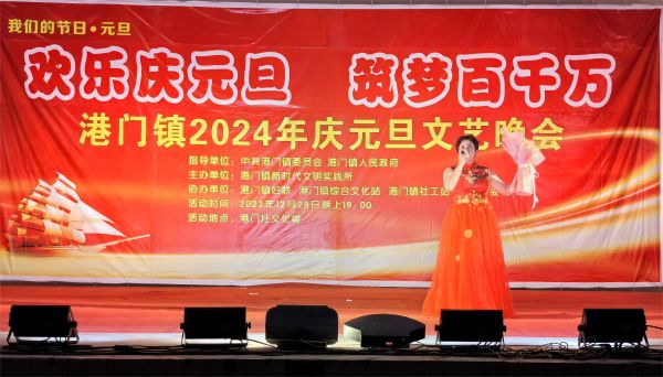 港門(mén)中心小學(xué)李英云老師獨(dú)唱《祝福祖國(guó)》.jpg