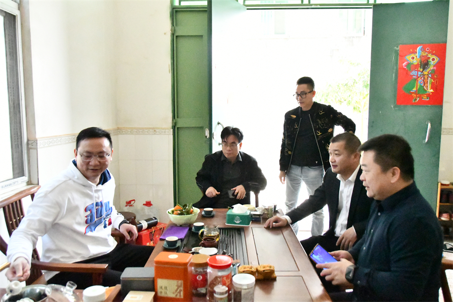 劉桂興副縣長、林立書記、卜英忠鎮(zhèn)長走訪慰問鄉(xiāng)賢1.JPG