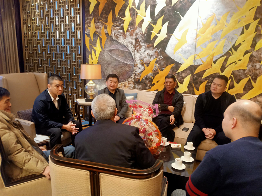 劉桂興副縣長、林立書記、卜英忠鎮(zhèn)長走訪慰問鄉(xiāng)賢2.jpg