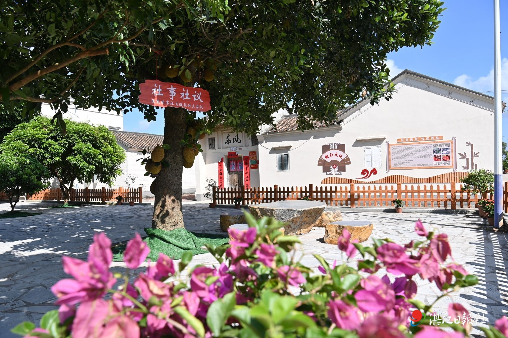 劉紅兵到遂溪縣宣講黨的二十屆三中全會精神并調(diào)研“美麗庭院”建設