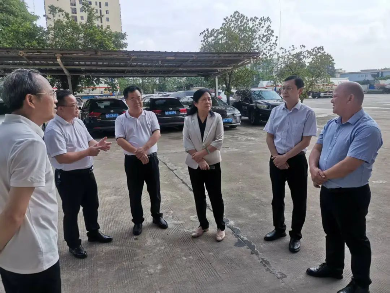 陳國鳳副主席帶隊(duì)到遂溪縣對(duì)重大招商項(xiàng)目開工建設(shè)和“百千萬工程”工作開展調(diào)研