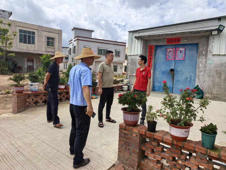 打響人居整治攻堅戰(zhàn)“百千萬工程”按下加速鍵——港門鎮(zhèn)持續(xù)開展環(huán)境衛(wèi)生及“六亂”整治行動