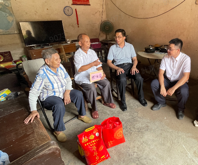 黃彥彤到附城鎮(zhèn)開展“七一”走訪慰問活動(dòng)