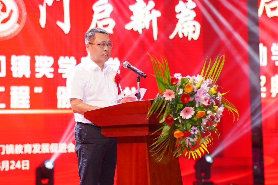 縣委常委、副縣長朱銳發(fā)表講話.JPG